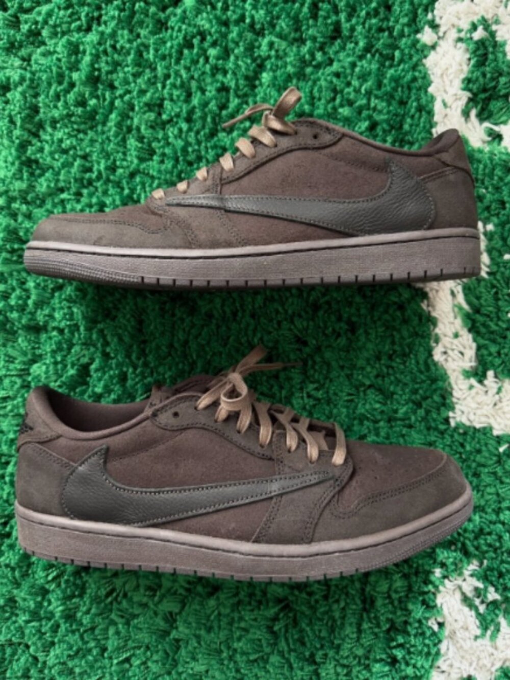 Jordan 1 Low OG x Travis Scott Velvet Brown